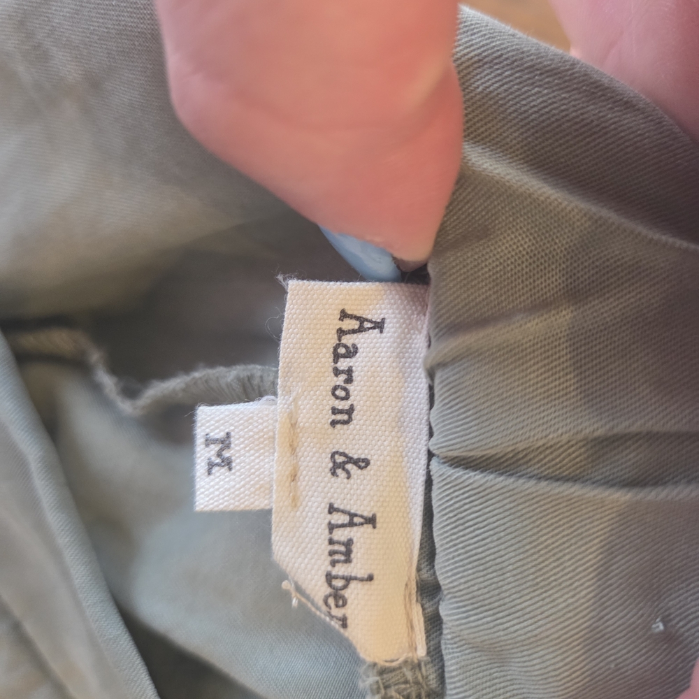 High-Rise Wide-Leg Pleated Pants in Olive - Picture 5 of 10